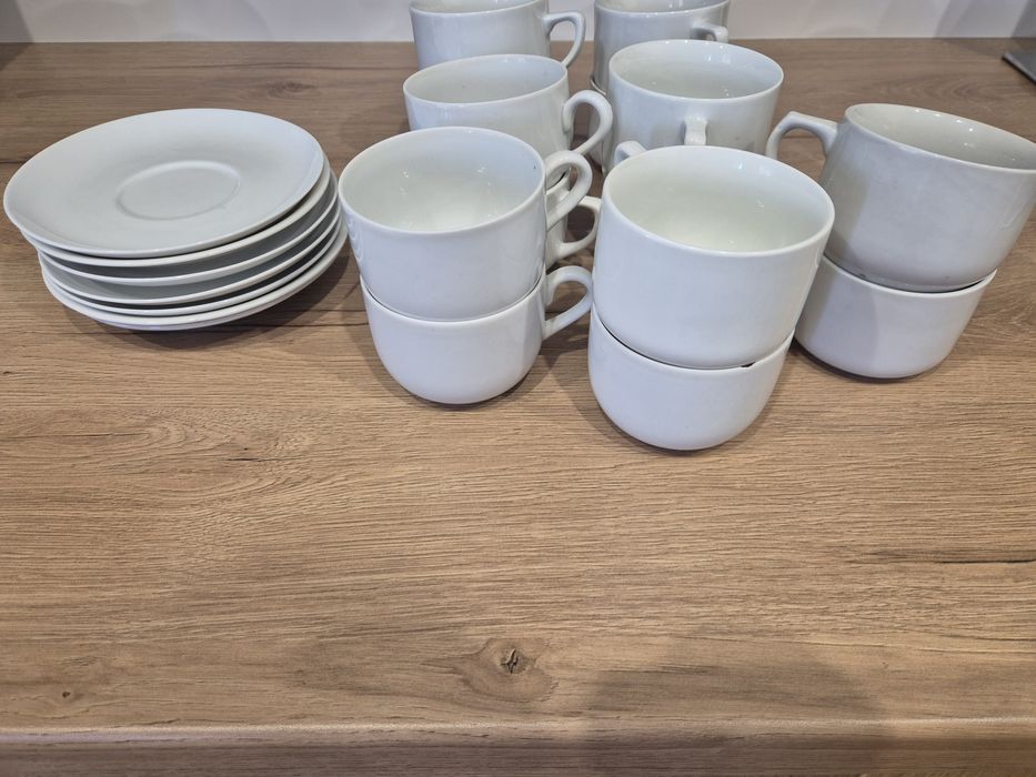 Talerzyki i filiżanki porcelanowe