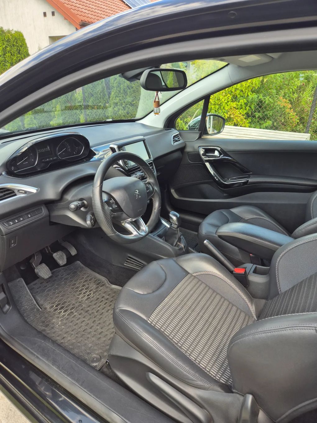 Peugeot 208 Peugeot 208 1.6 e-HDi Allure STT- bez adblue!