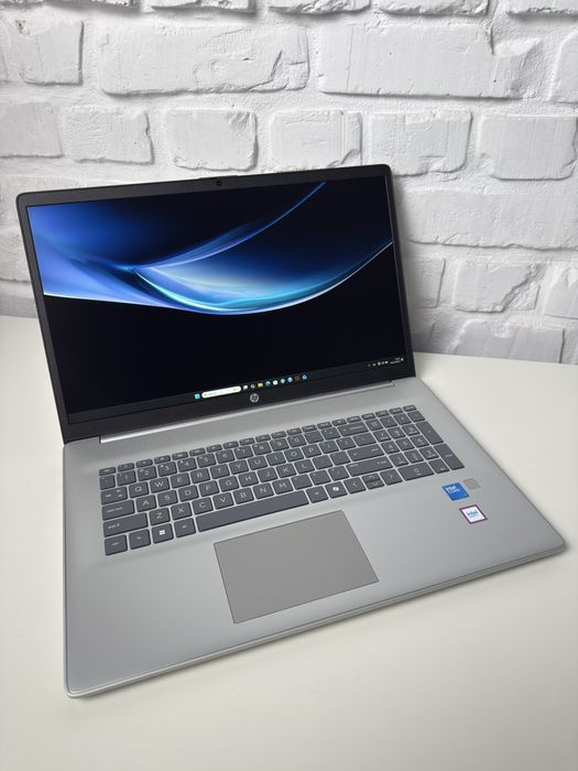 HP 17.3 FHD IPS, Core 7 150U, 16/512GB