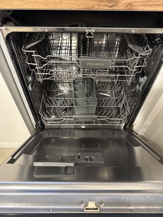 Продам вбудовану посудомийну машину Pyramida