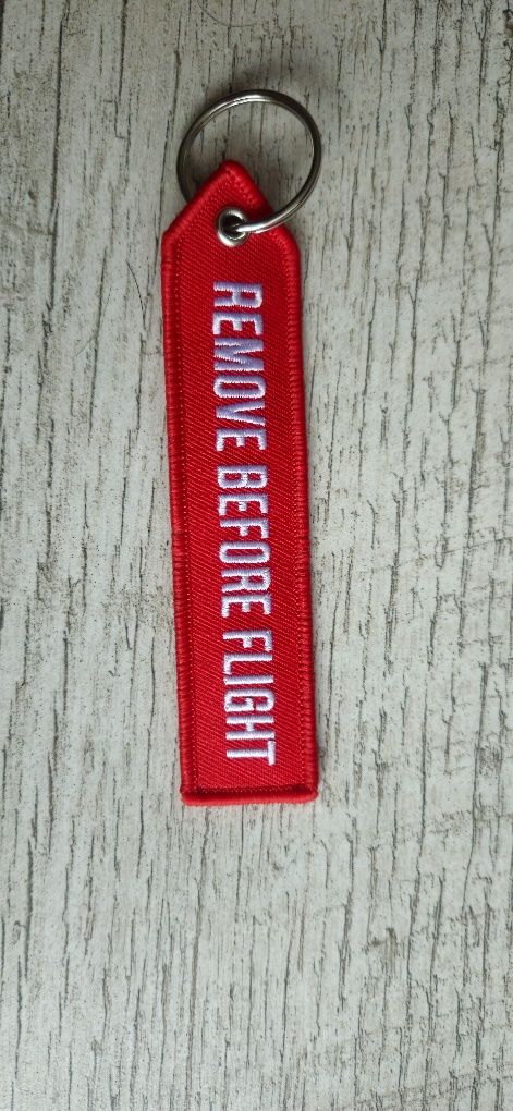 Brelok Remove before flight