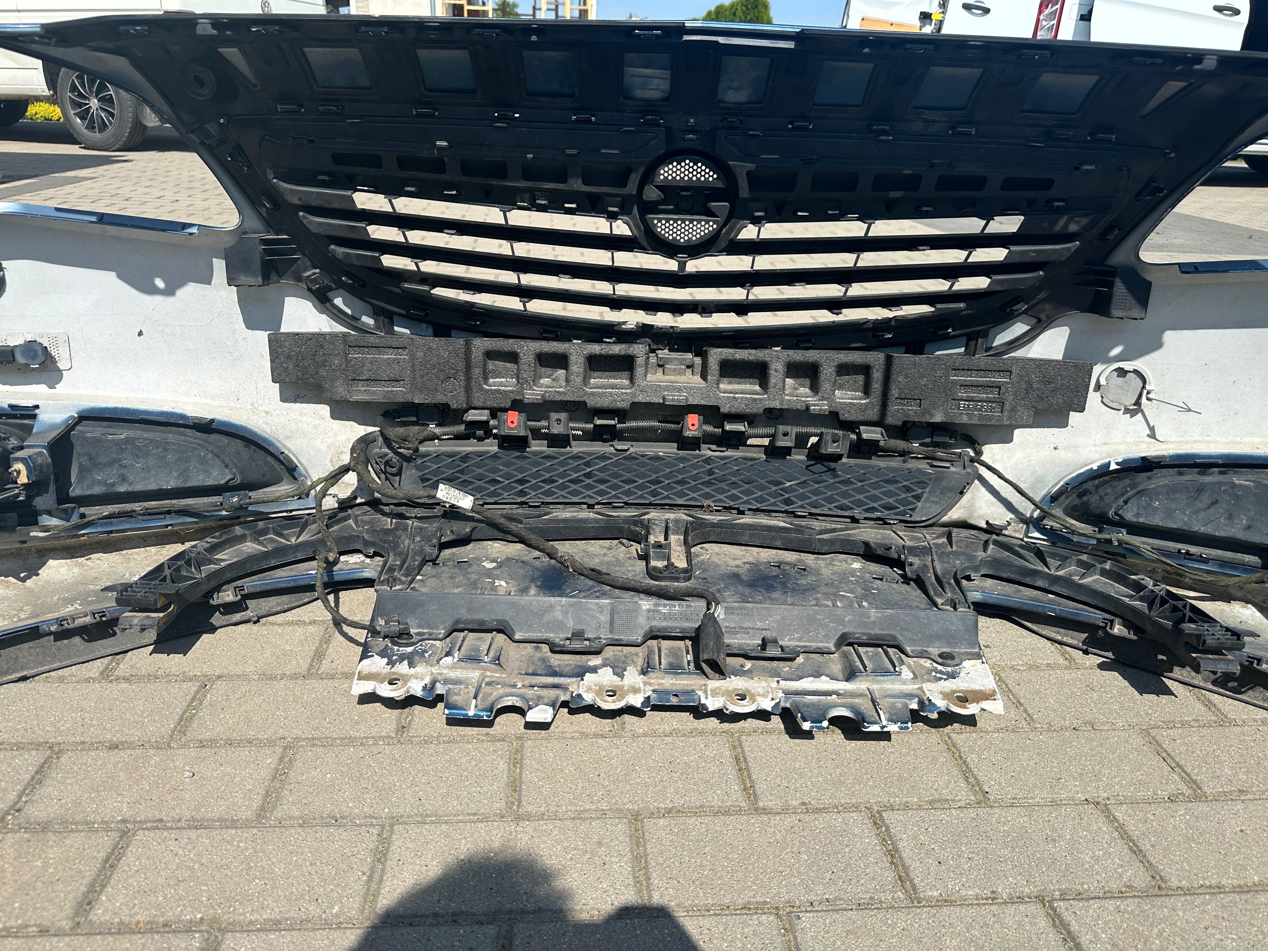 Zderzak przedni opel insignia AFL polift opc 4 PDC, spryski