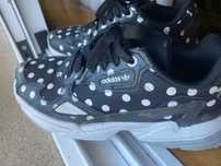 Adidas Falcon pretas