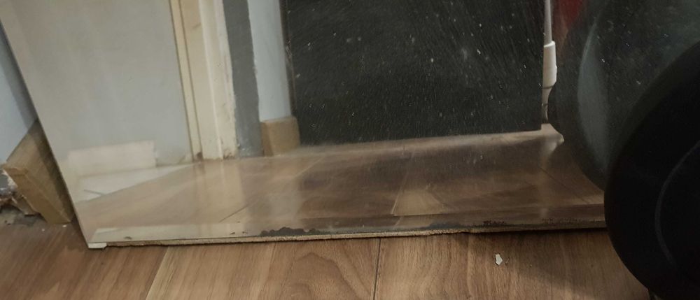 Lustro wiszące z ledami