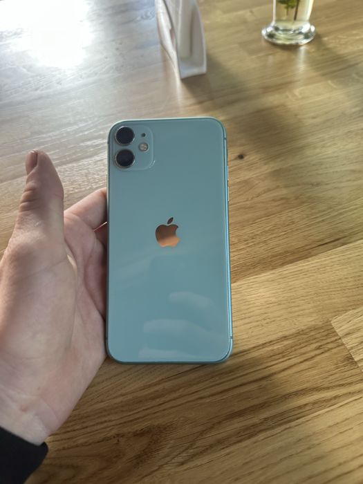 Продам айфон 11 на 64гб