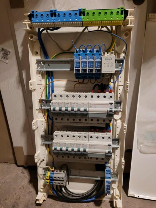 Skrzynka elektryczna natynkowa