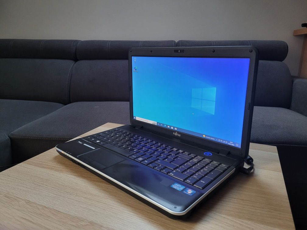 Laptop Fujitsu- Intel i3 , 4gb ram, dysk 500gb, Ładny!, Biznesowy