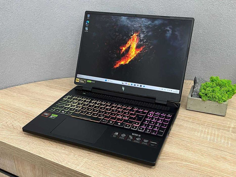 Ігровий Ноутбук Acer Nitro v16” 165Hz/R7-8845HS/RTX4050 6GB/16DDR5/512
