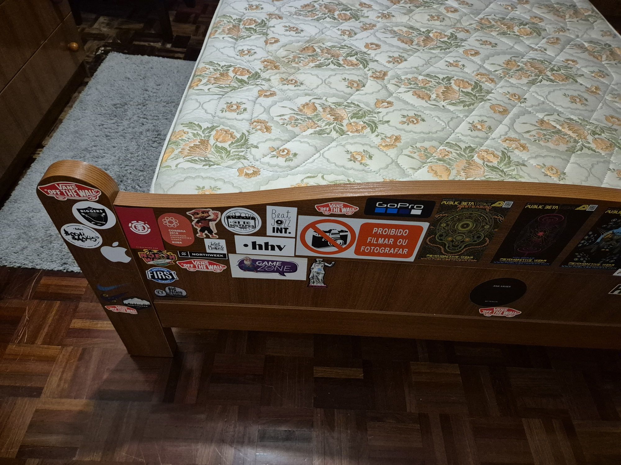 Cama de casal com estrado
