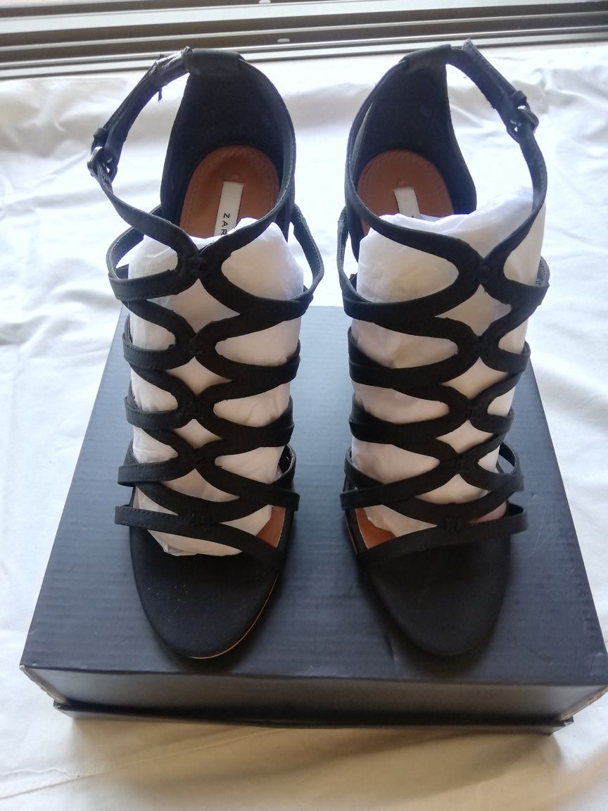 Sapatos Zara salto alto