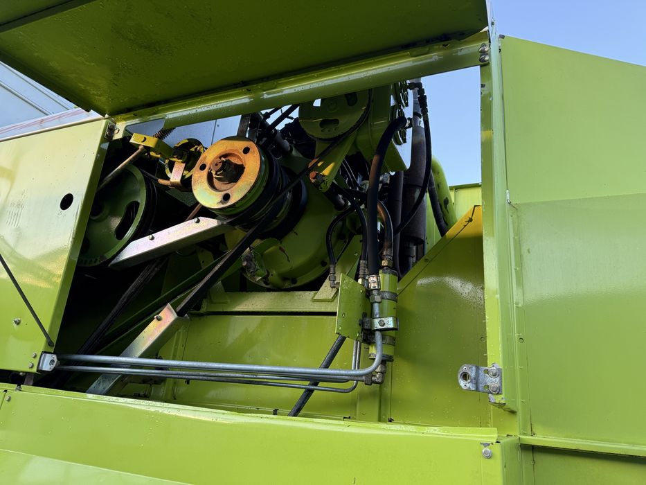 Комбайн зернозбиральний Claas Dominator 48