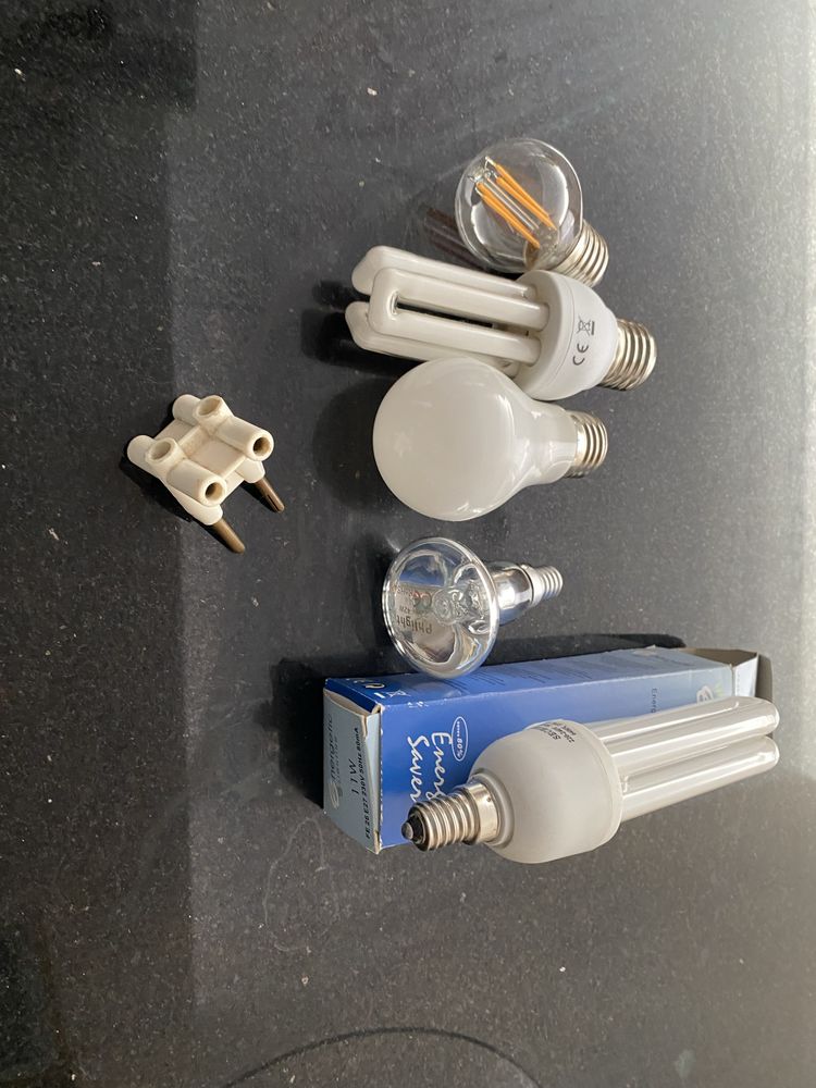 5 lampadas, tampa micro ondas e ficha tripla