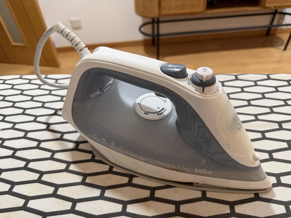 Ferro de engomar a vapor - Braun TexStyle 7 pro