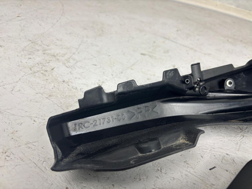 Yamaha MT09 Ogon Zadupek Lewy Owiewka Tył Plastik Tylny 13-16