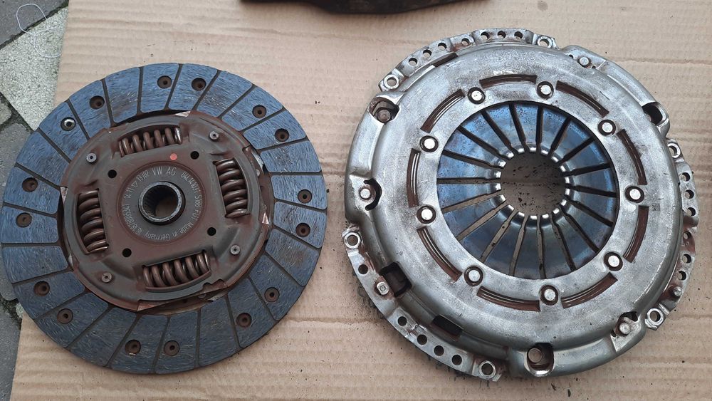 Комплект щеплення 1.6 TDI 77kW VW Skoda Seat 04L141025F Sachs124тис.км