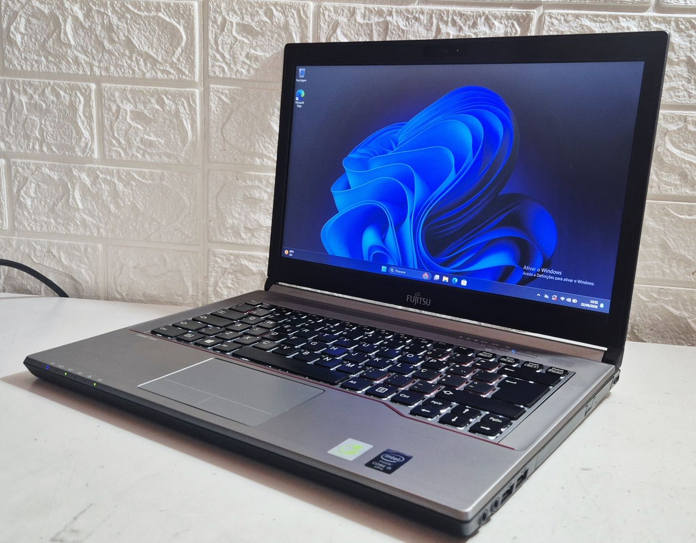 Fujitsu i5/ 8GB RAM/ SSD impecável