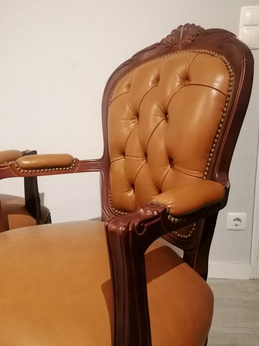 Par Cadeirões (Bergeres Poltronas Cadeiras) Luís XV. Pele capitoné