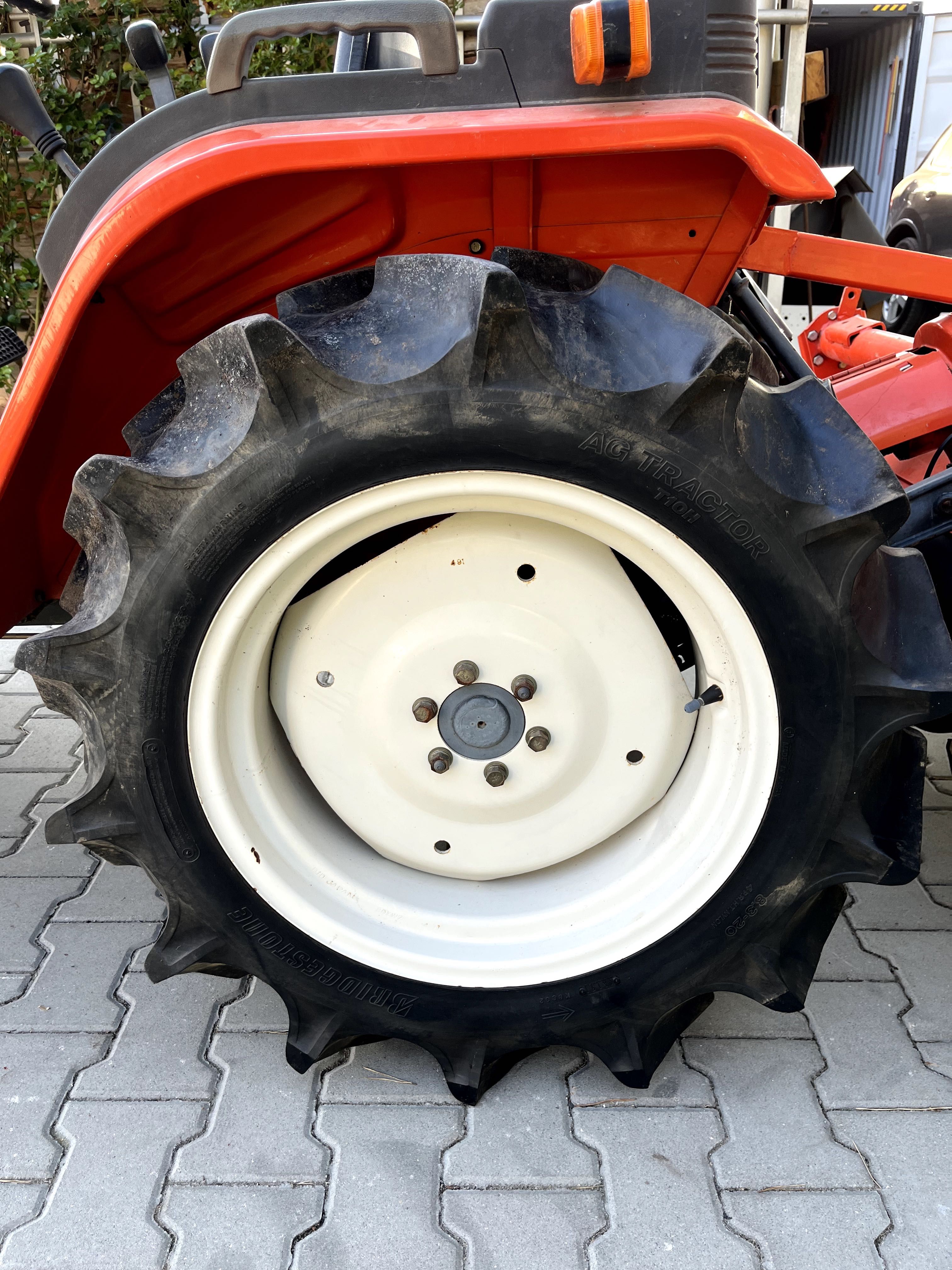 Traktorek Kubota Aste A17 4x4