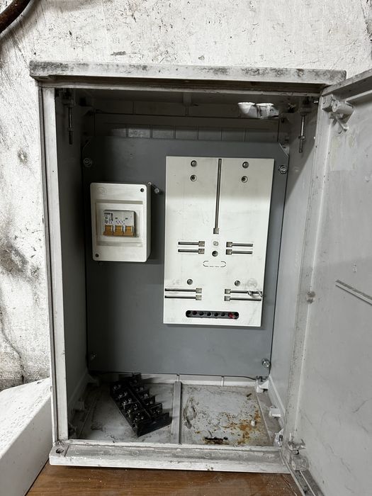 Skrzynka elektryczna zewnętrzna