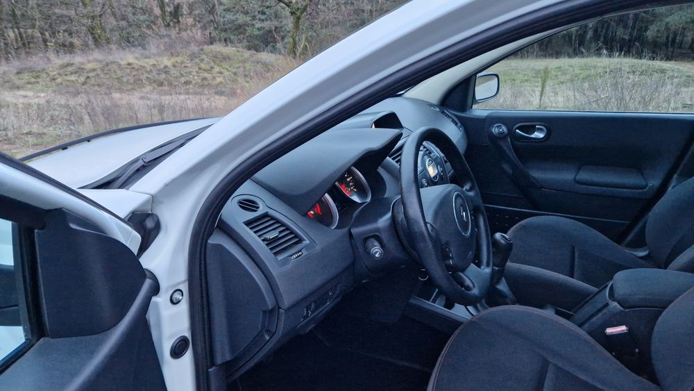 Автомобиль Renault Megan 1,6