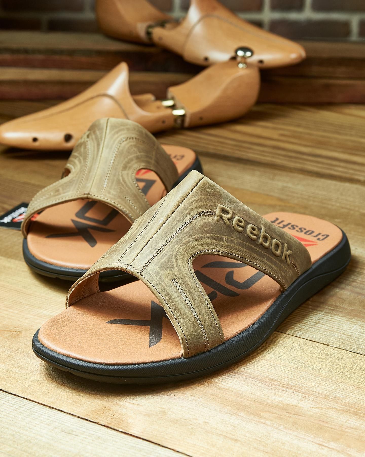 Кожаные тапочки Reebok 40-45