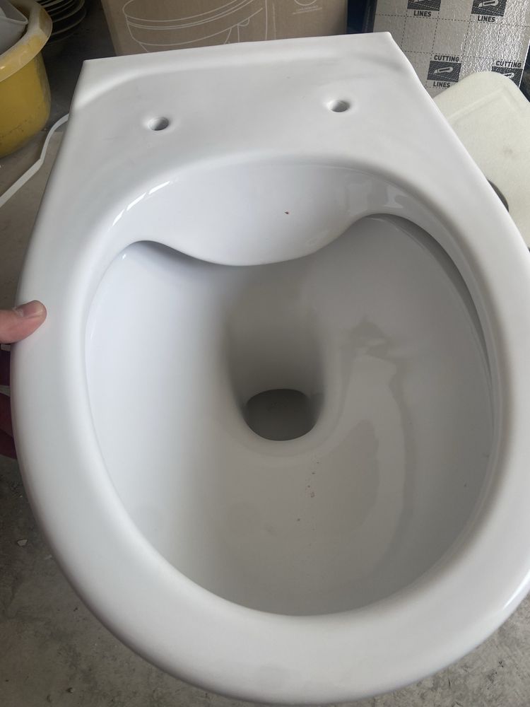 WC podoweszany Cersanit