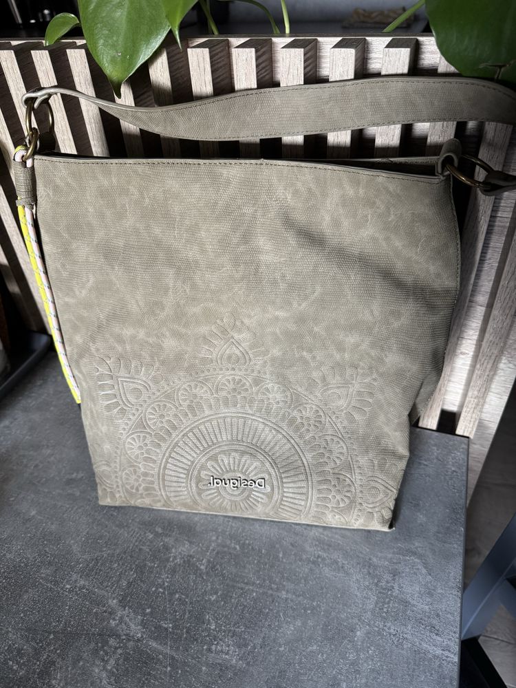 Torebka firmy Desigual - stan bdb+ prawie idealny