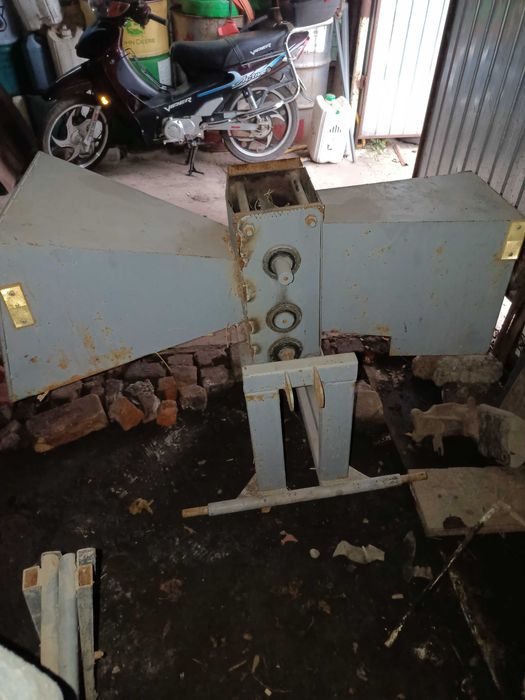 Подрібнювач гілок до міні трактора