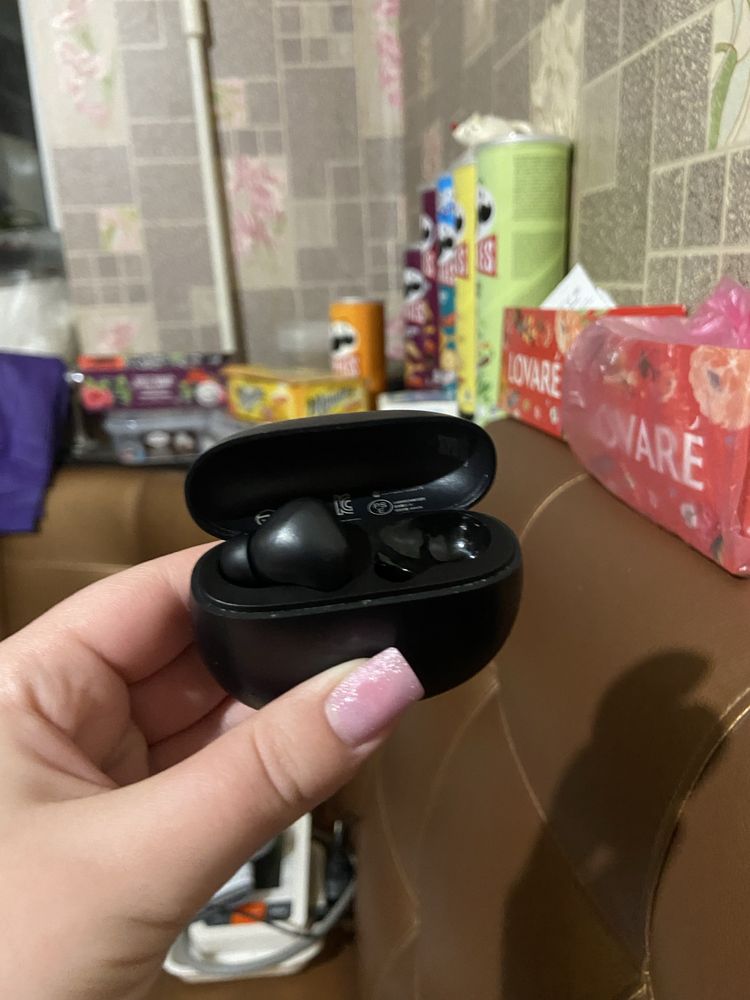 Продам правый наушник redmi buds 4