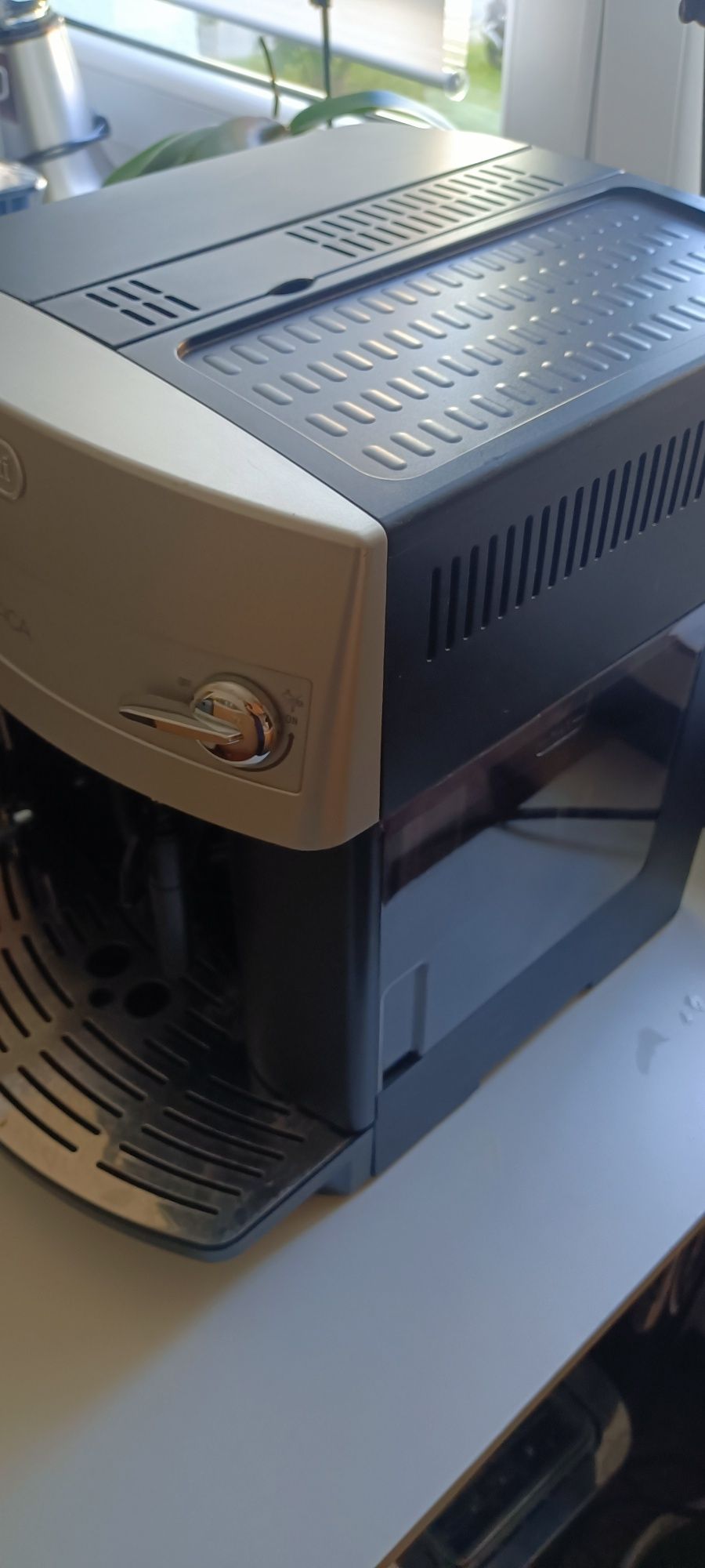 Sprzedam ekspres do kawy DeLonghi magnifica