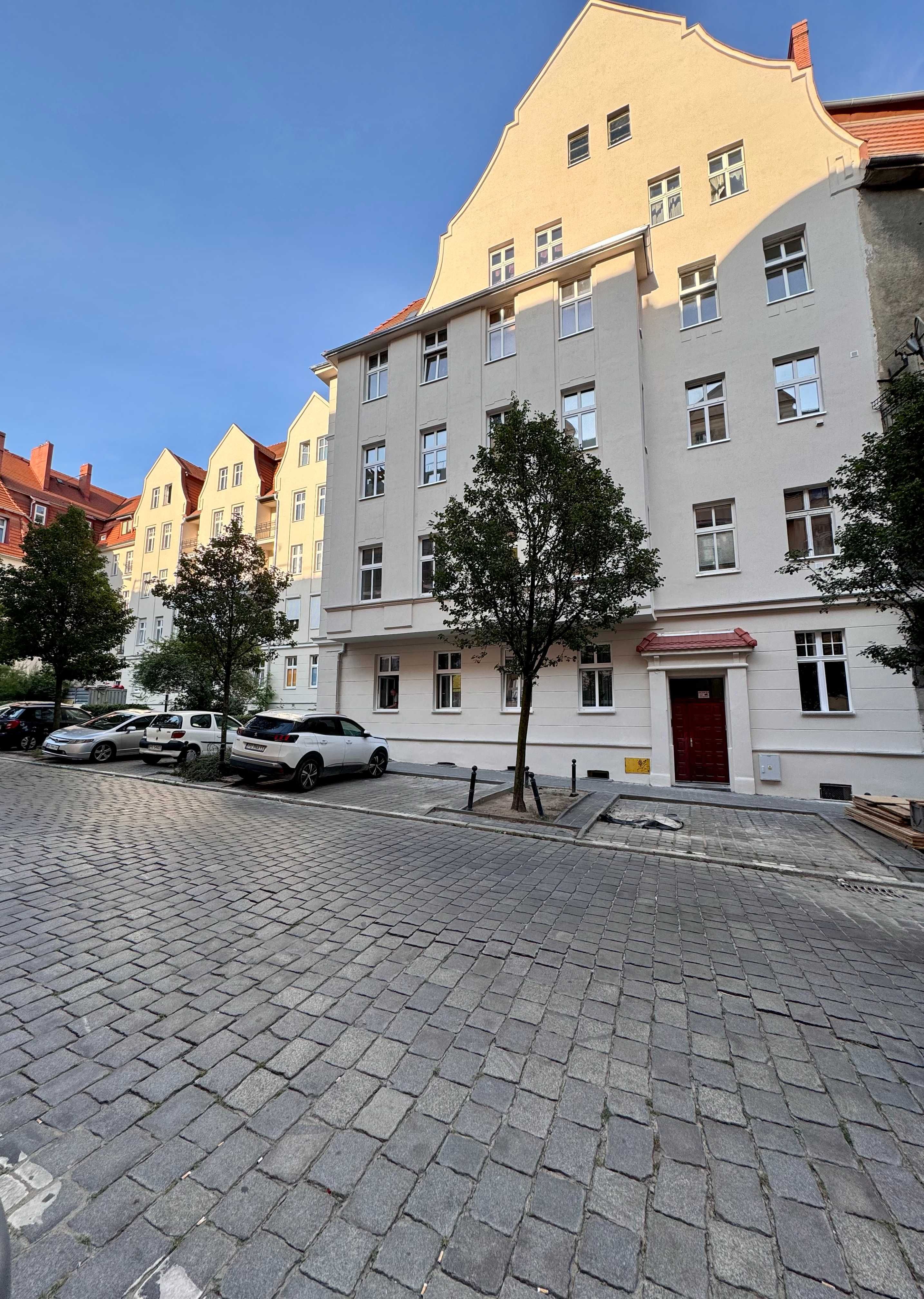 Śniadeckich, przy MTP, kamienica, 1 piętro. Bezpośrednio, od 1.08