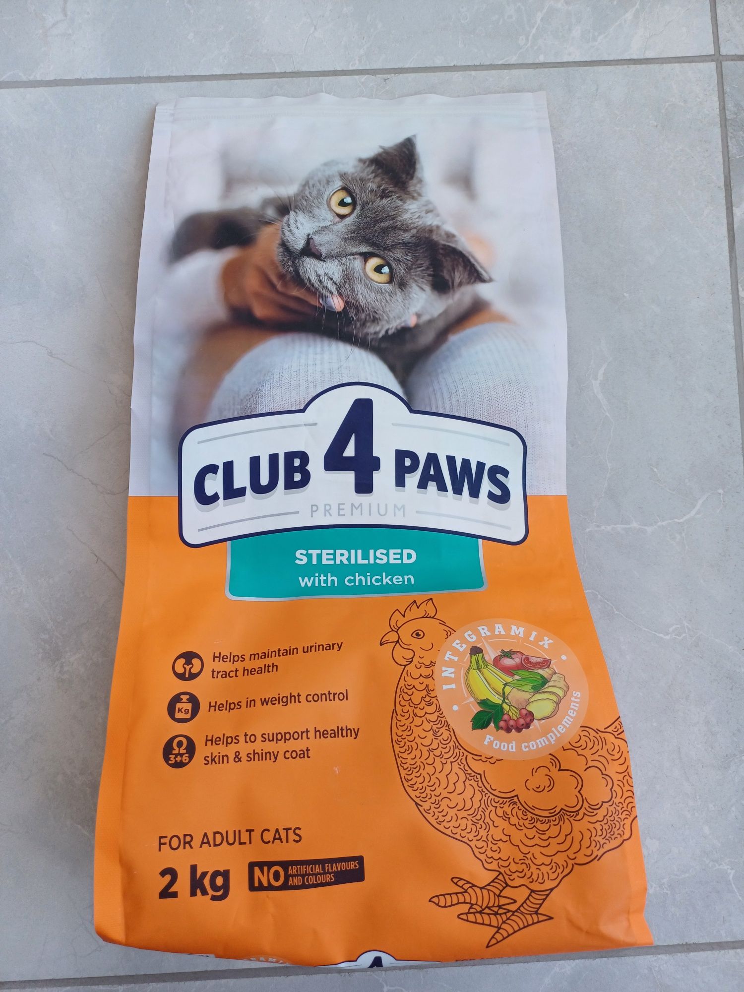 Корм для стерилізованих котів Club 4 Paws з куркою сухий