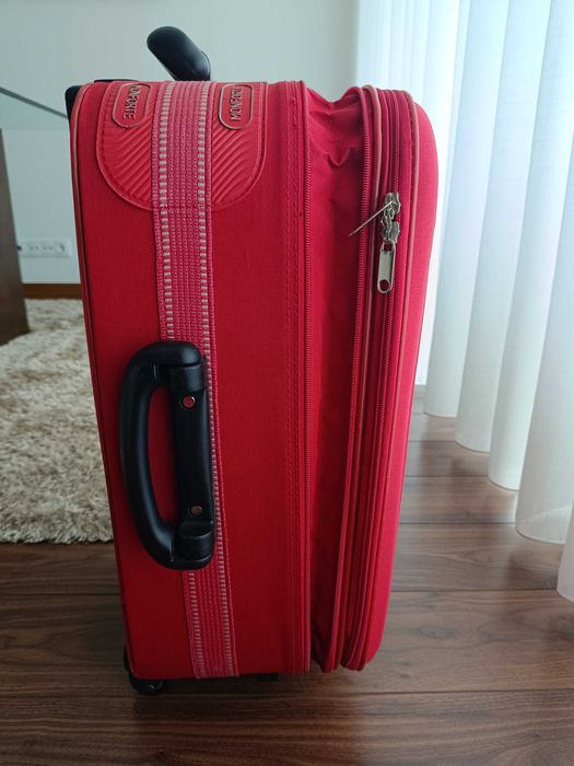 Trolley Monforte Vermelho – Compacto, Expansível e Resistente!