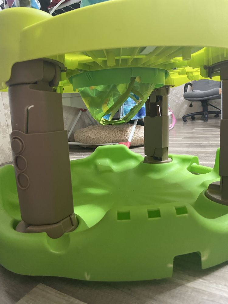 Продам центр-пригунець для дітей розвиваючий центр ExerSaucer Triple