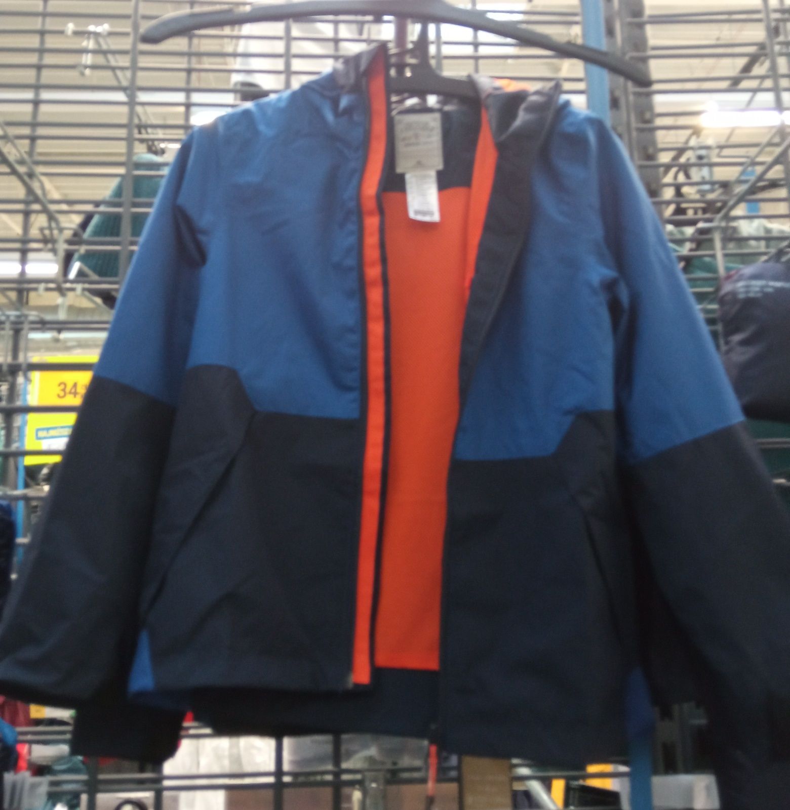 Продам якісну, фірмову Куртку/ вітровку Decathlon Quechua