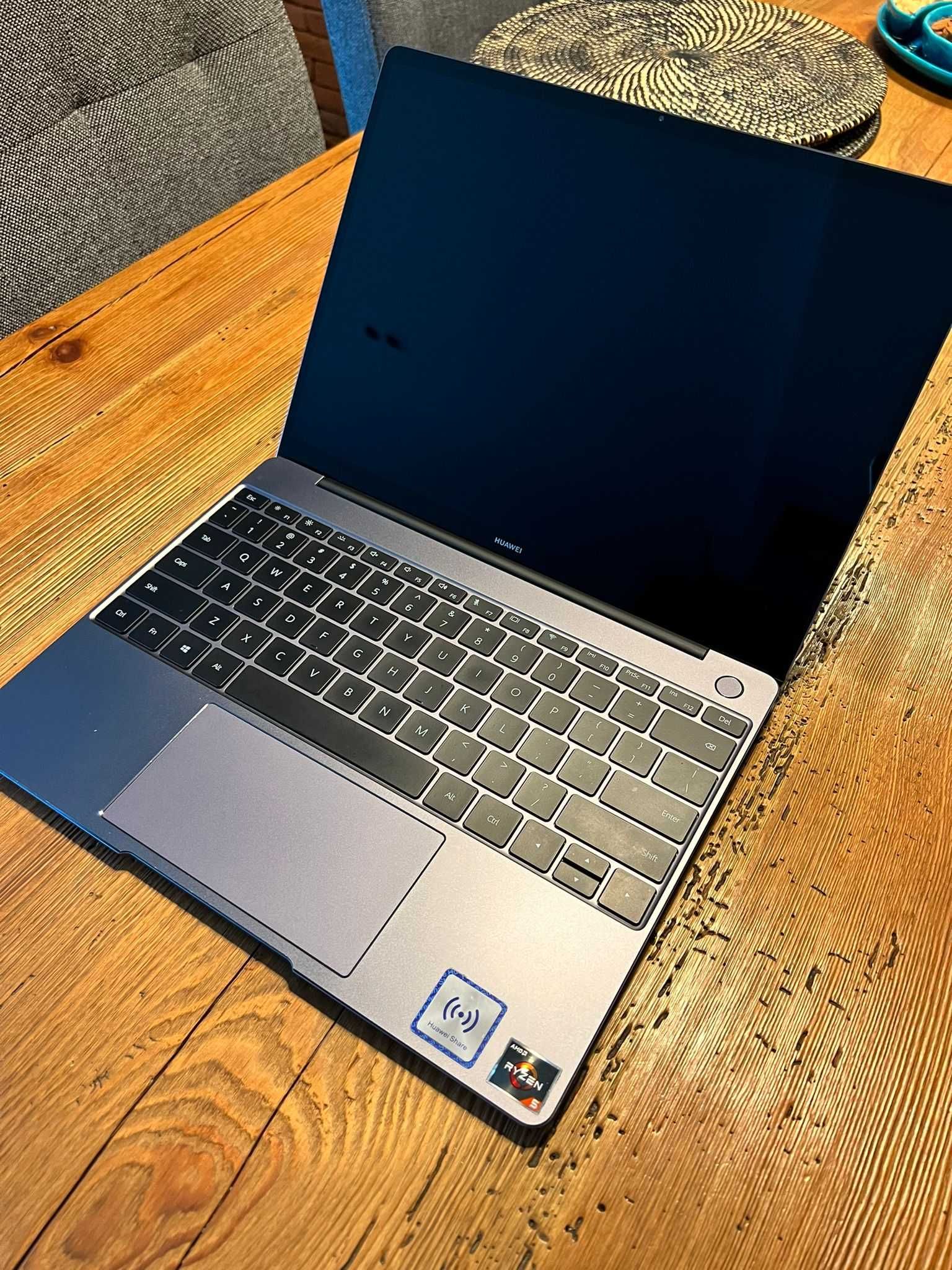 Huawei MateBook 13 + adapter Super lekki