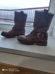 Botins em couro castanho