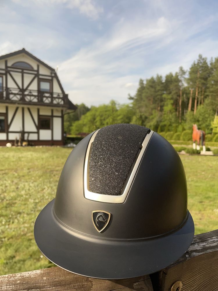 Kask Jeździecki Brokatowy Szeroki Daszek