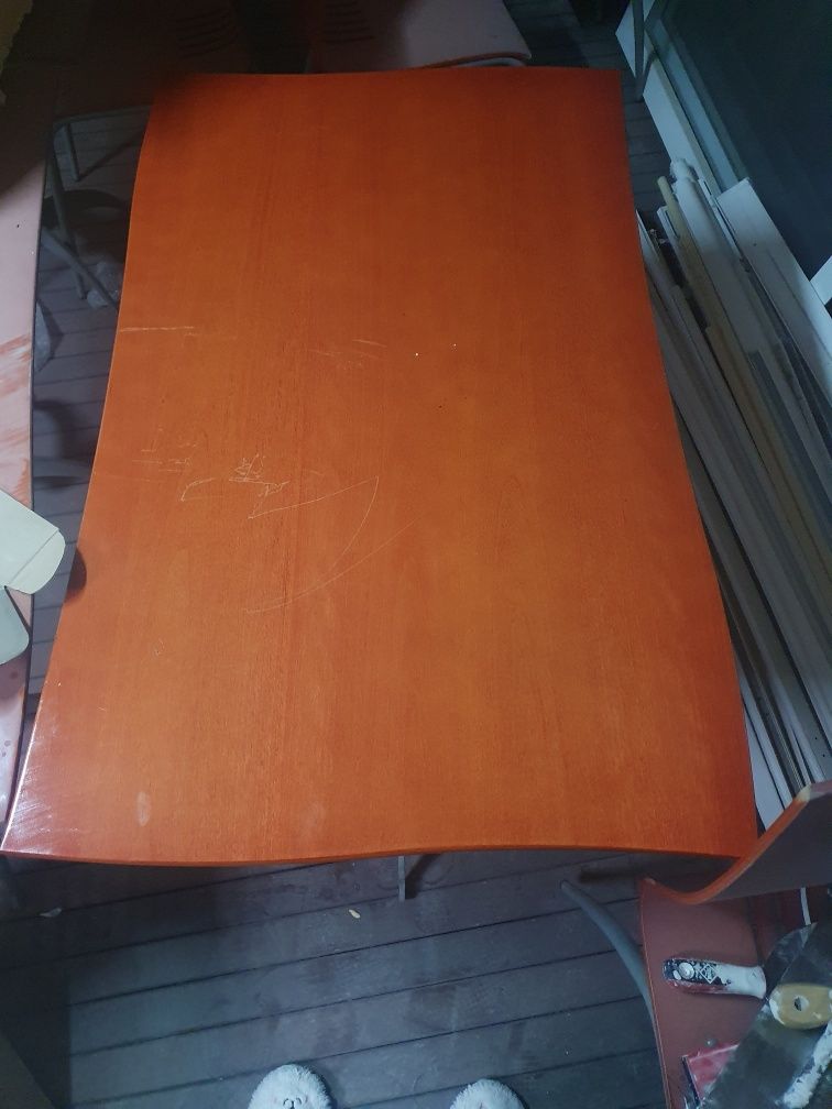 Mesa de madeira retangular