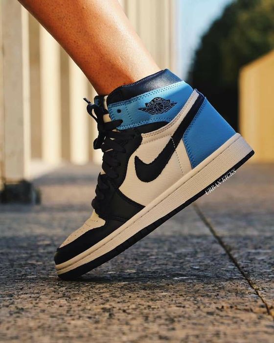 Nike Air Jordan 1 Retro Obsidian