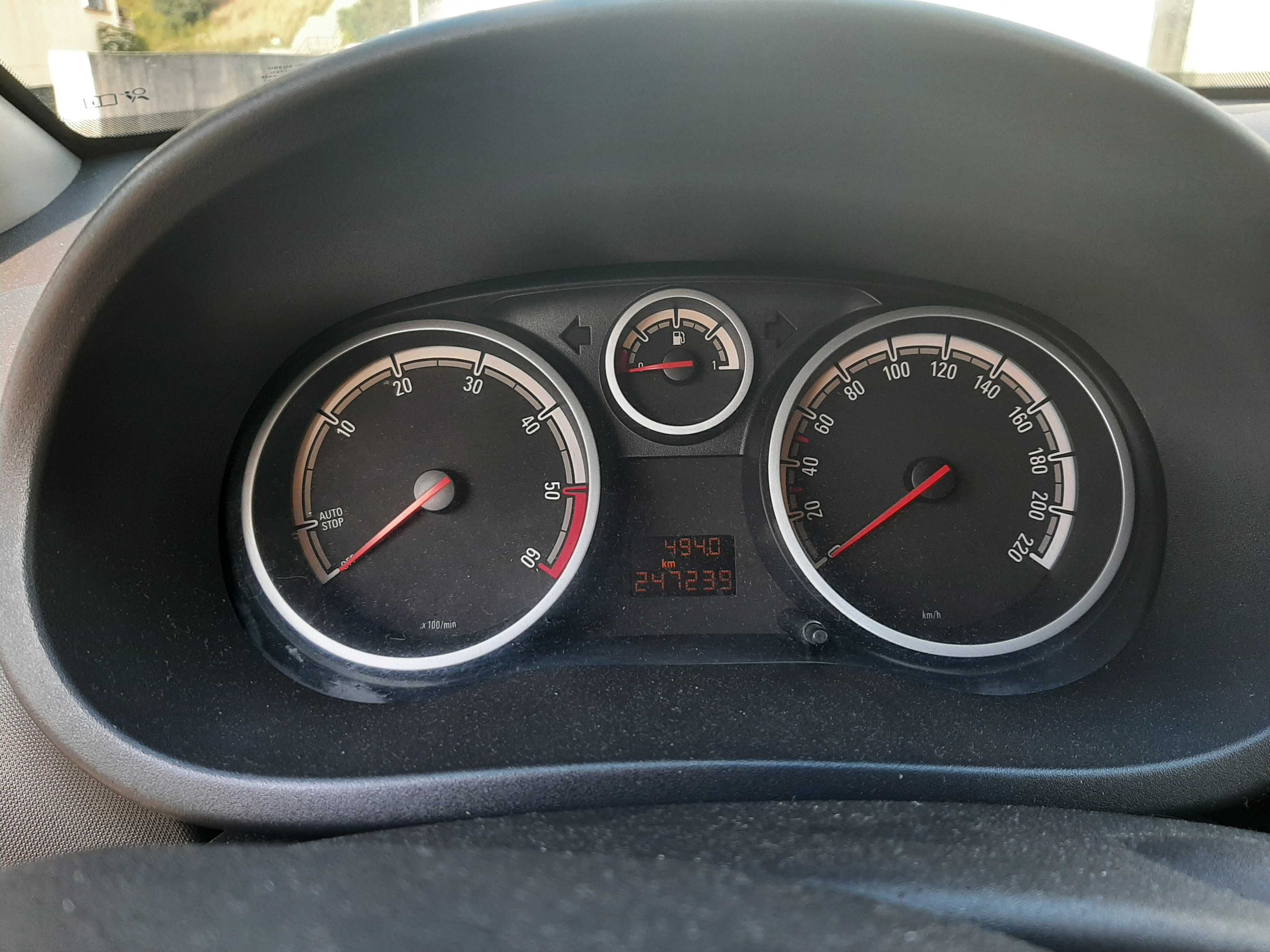 Vende-se Opel Corsa 1.3 CDTI Ecotec (2010) – para Recuperar Ou Peças!