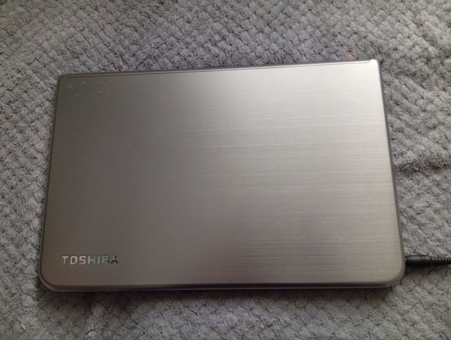Laptop TOSHIBA DYNABOOK Satellite 50DT-A AMD A6 8GB/300GB