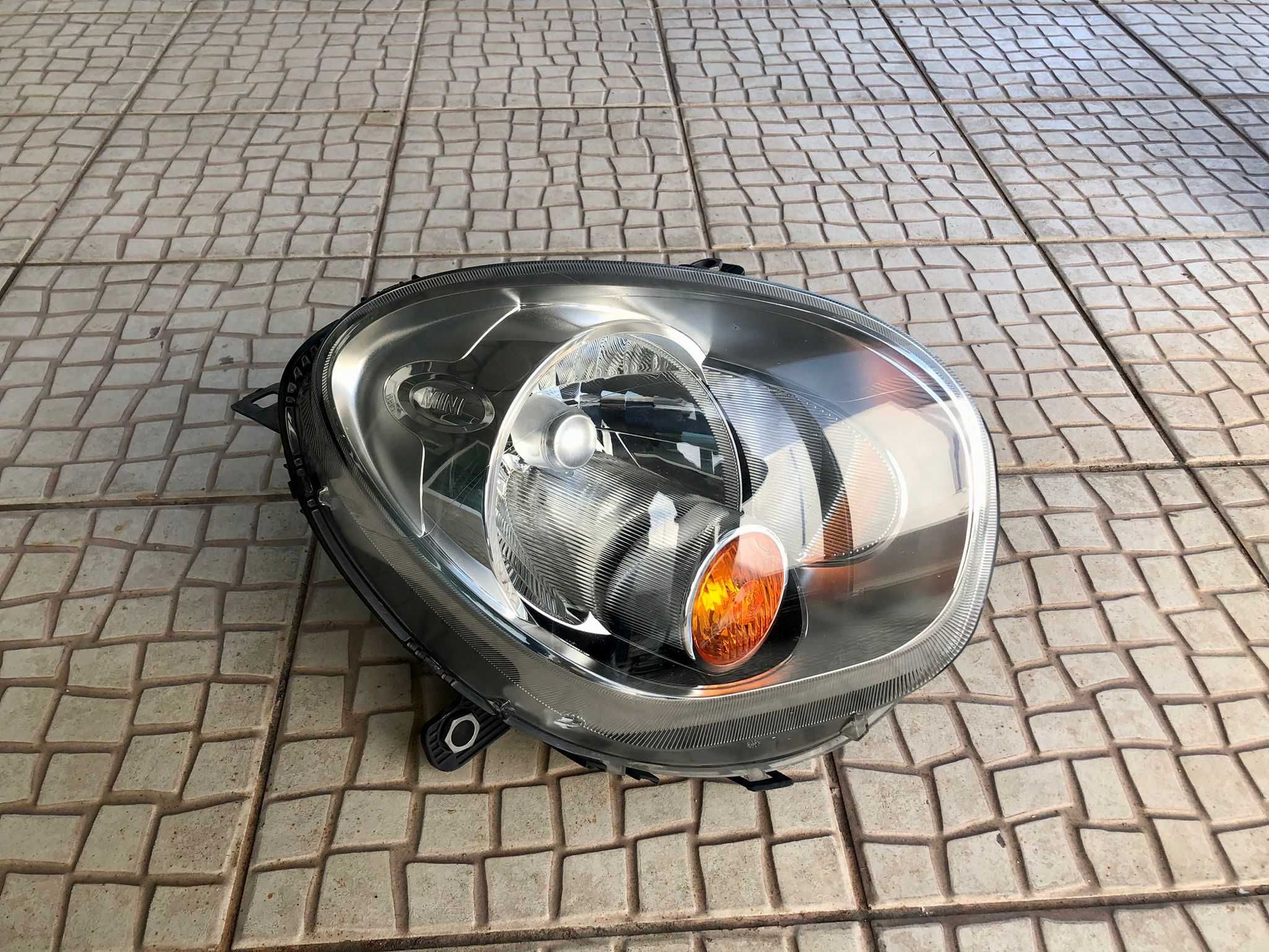 Faróis frontais para Mini Countryman