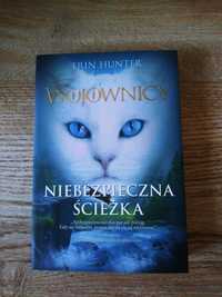 WOJOWNICY Erin Hunter "Niebezpieczna ścieżka" tom V seria I