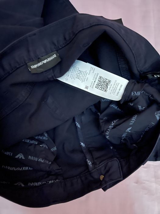 Wyprzedaż spodnie męskie Emporio Armani.