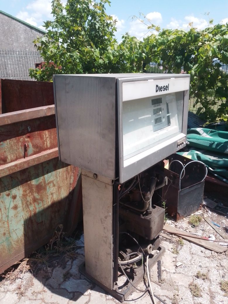 Bomba de combustível antiga
