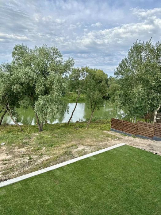 Стильний котедж на березі озера, 5 хв. від Бучанського парку