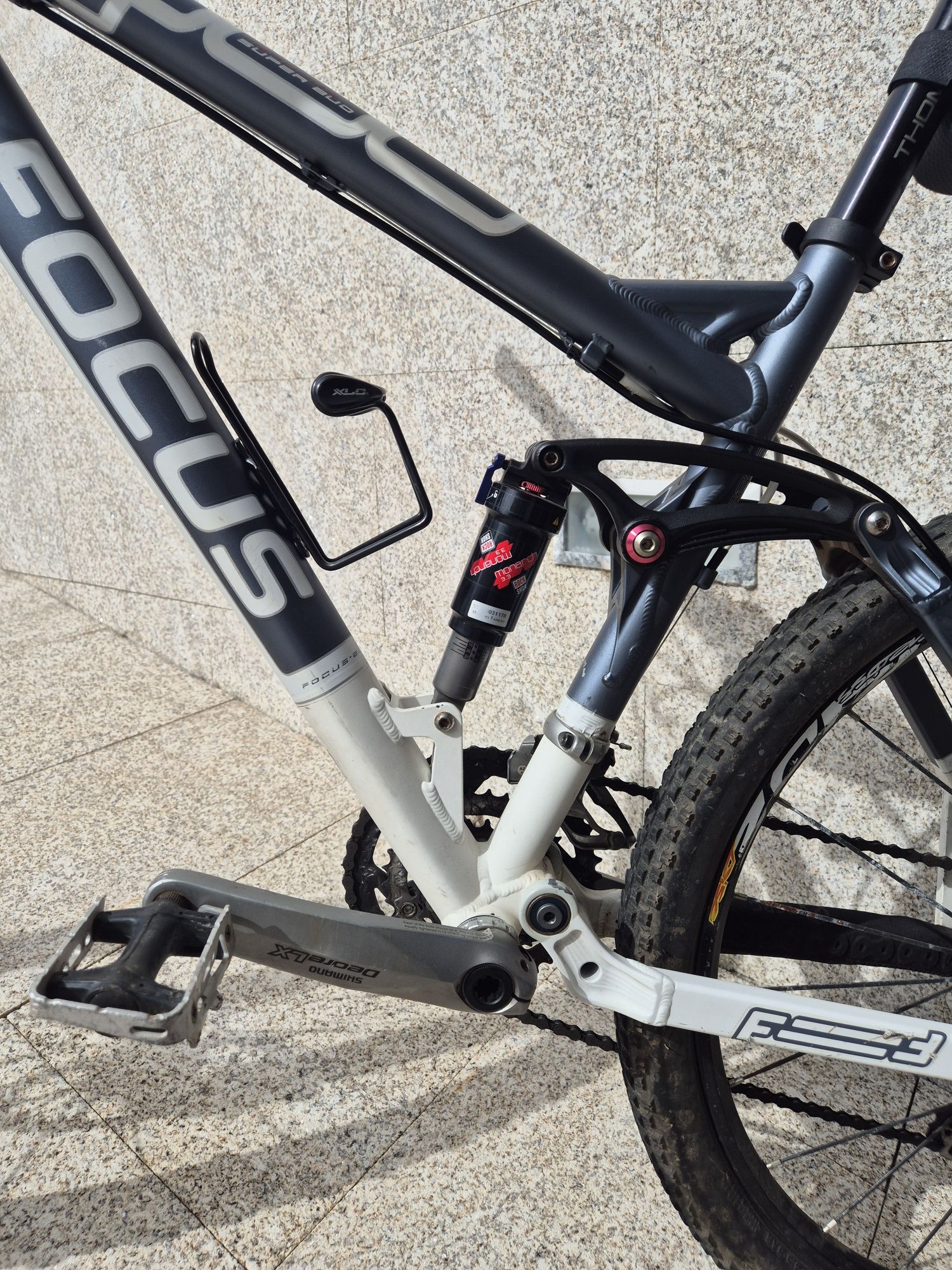 Bicicleta Focus suspensão total