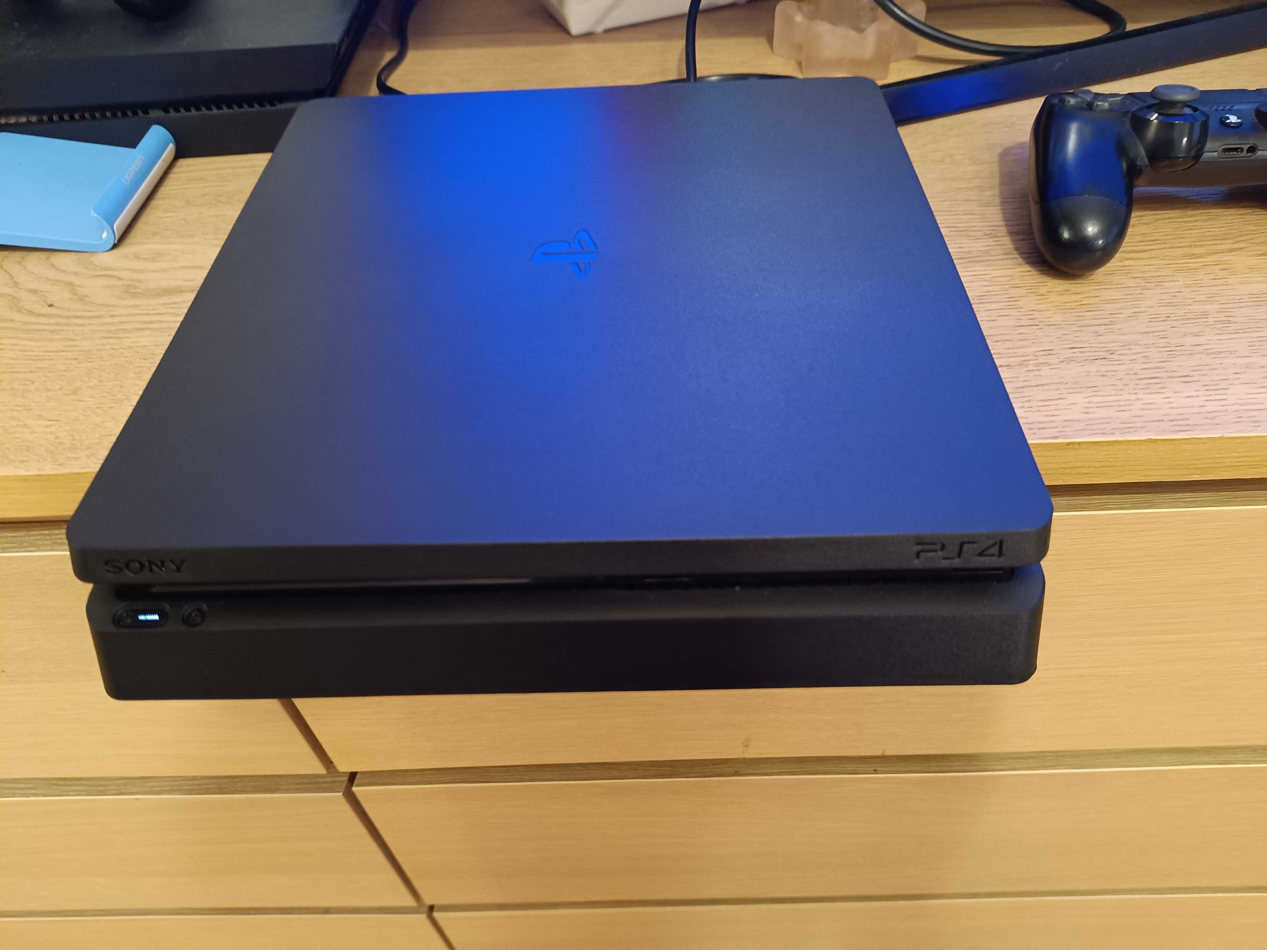 Sprzedam konsole PS 4 Slim