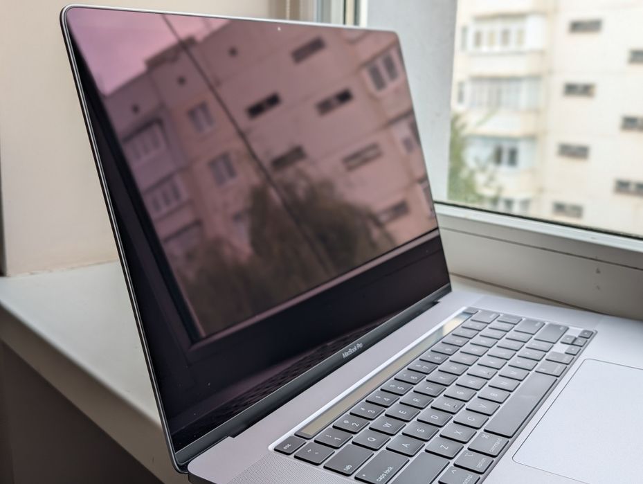 MacBook Pro 16 2019 | I9 | 32GB | 1TB | AMD Radeon 5500m | 136 циклів